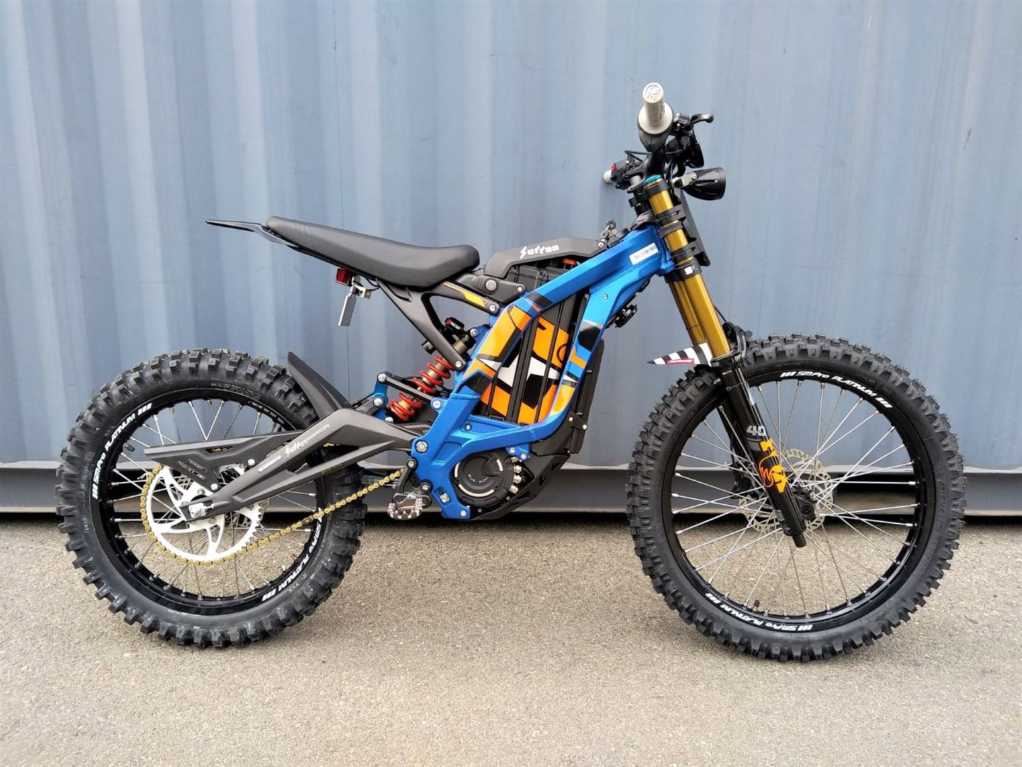 2025 Surron Light Bee X Electric Dirt Bike – 60V 40Ah | 8kW Peak Power | Off-Road Beast